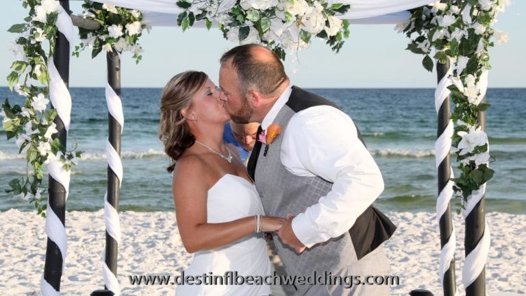 Your Wedding On The Beach In Destin Destin Fl Beach Weddings 